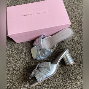 Intentionally Blank Kriselda Metallic Heel - Silver - Size 9